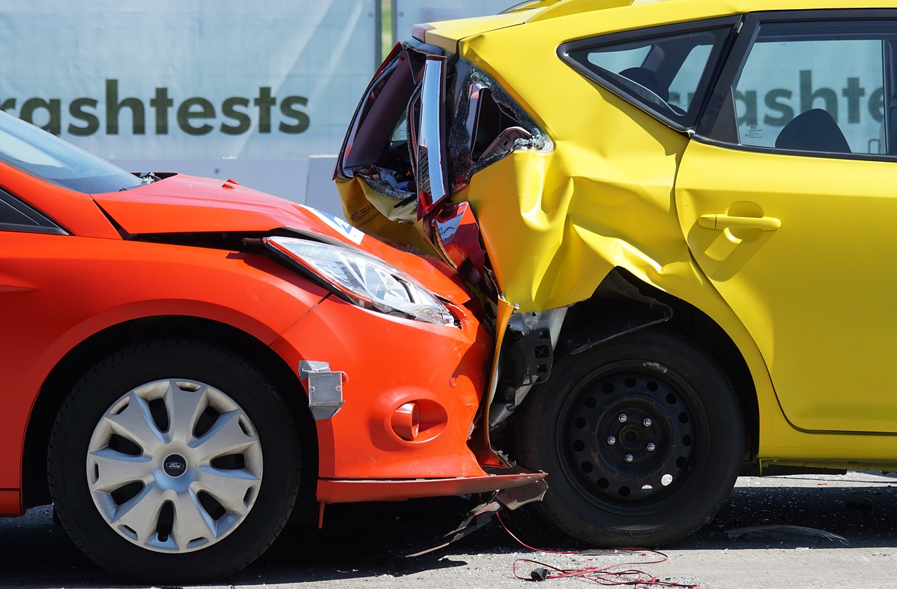 https://pixabay.com/en/crash-test-collision-60-km-h-1620591/